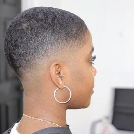 Fade Haircut Women, Short Fade Haircut, Short Natural Haircuts, Short Hair Designs, Shaved Hair Cuts, Short Shaved Hairstyles, Shaved Hair Designs, Twa Hairstyles, Tapered Natural Hair