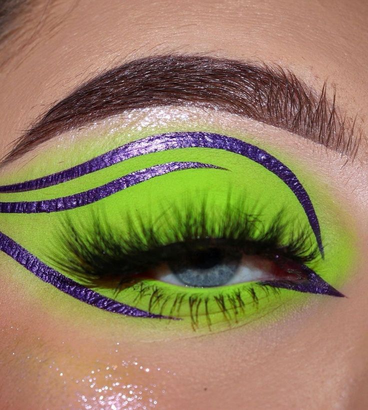 Eyeliner Inspiration, Neon Goth, Awesome Makeup, Graphic Makeup, Rave Makeup, Eye Makeup Pictures, Beautiful Eye Makeup, Makeup Stuff, Eyeliner Looks