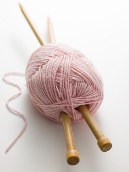 two knitting needles and a ball of yarn