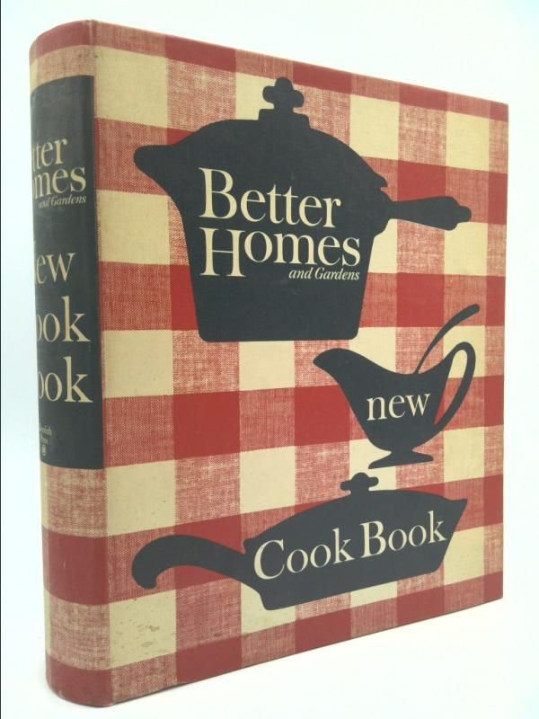 a cook book with the title'better homes and gardens new cookbook'on it