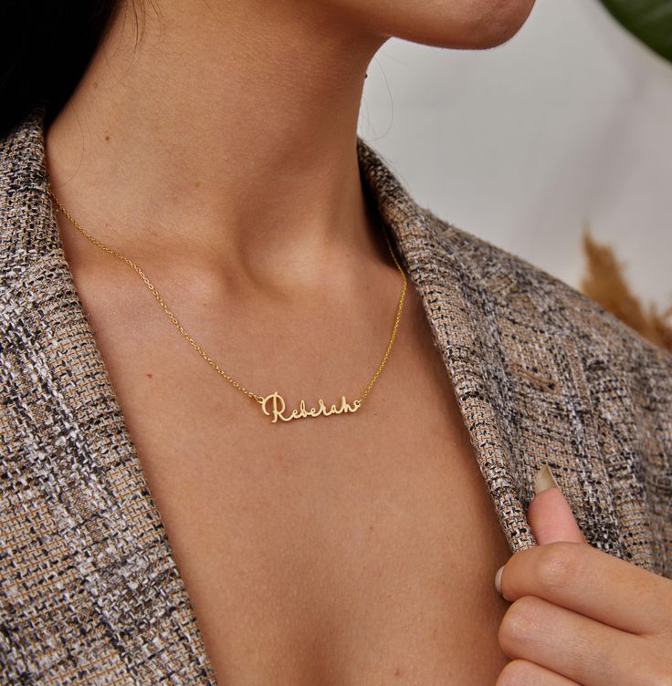 14K Solid Gold Name Necklace - Custom Name Jewelry ✨ Elevate your jewelry collection with our 14K Solid Gold Name Necklace, a luxurious and personalized piece crafted to perfection. Made from solid 14K gold, this necklace features a custom name or word of your choice, elegantly designed in a handwritten script. It's a timeless addition to any wardrobe, perfect for celebrating individuality and style. 🌟 Features: Material: Crafted from premium 14K solid gold, ensuring a radiant finish and long-lasting durability. Custom Name Jewelry: Personalize your necklace with a name or meaningful word, making it uniquely yours. Handwritten Necklace: The name is beautifully rendered in a delicate handwritten script, adding a personal and artistic touch. Personalized Name Necklace: Create a one-of-a-kin Handwritten Necklace, Summer Jewelry Trends, Trend Jewelry, Gold Name Necklace, Name Jewelry, Necklace Personalized, Name Necklace, Custom Name, Jewelry Gift