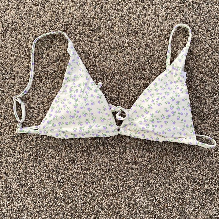 Topshop Ecru /Purple Flower Bikini Top - Size 6 Lavender Swimwear For Spring Pool Time, Lavender Triangle Top Swimwear For Summer, Purple Triangle Top Swimwear With Floral Print, Summer Lavender Swimwear For The Beach, Lavender Summer Swimwear For The Beach, Lavender Summer Swimwear For Beach, Purple Floral Print Swimwear For Summer, Purple Floral Print Swimwear For Vacation, Lavender Summer Swimwear For Sunbathing