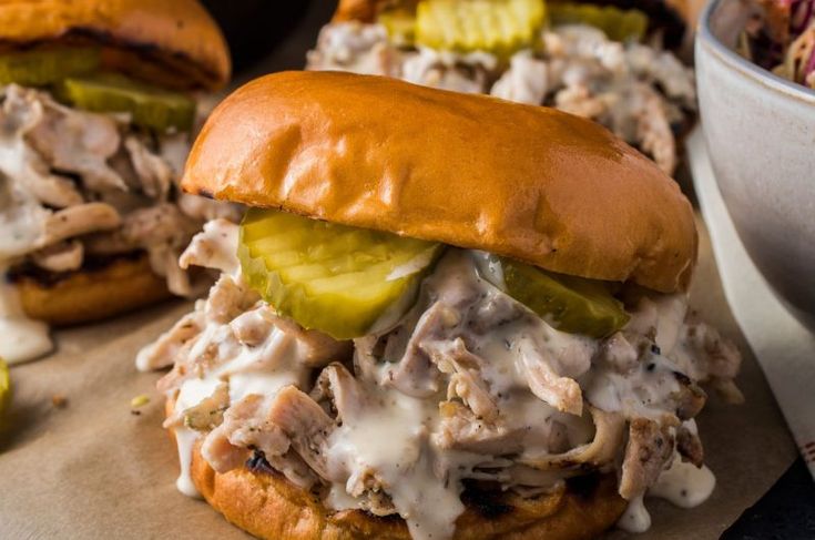 Alabama Sauce, Smoked Chicken Sandwich, Smoked Pulled Chicken, Southern Party, Bbq Pulled Chicken Sandwiches, Seasoning Chicken, Bbq Pulled Chicken, Pulled Chicken Sandwiches, White Bbq Sauce