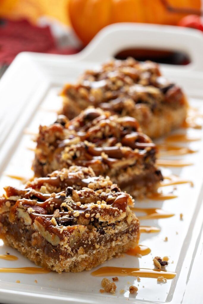 Joanna Gaines Pecan Bars Recipe Keto Pecan Pie Bars, Pioneer Woman Pecan Pie, Pecan Bars Recipe, Pecan Pie Bar, Joanna Gaines Recipes, Pecan Pie Bars Recipe, Keto Pecan Pie, Pie Bar Recipes, Pecan Bars