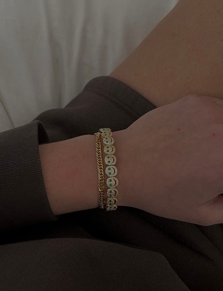 Lisa Gozlan Bracelet Stack, Liza Gozlan Bracelets, Lisa Gozlan Bracelets, Lux Purse, Ig Photo Ideas, Lisa Gozlan, Ig Post Ideas, Jewelry Aesthetic Gold, Aesthetic Gold Jewelry