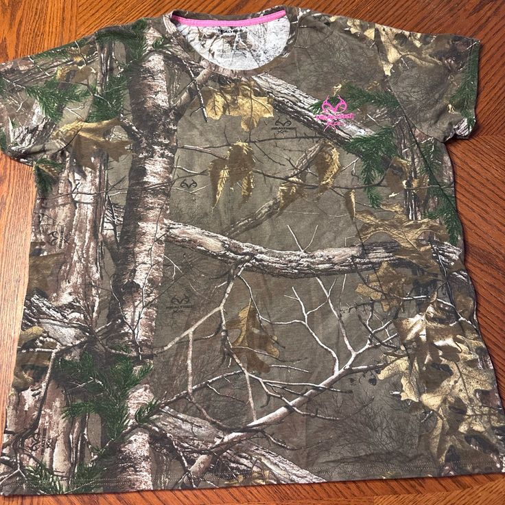 Nwot Real Tree Womens 2xl Camo Shirt Camo Shirt, Camo And Pink, Tee Tree, Womens Camo, Brown Tshirt, Camo Shirts, Real Tree, Realtree Camo, Pink Fits