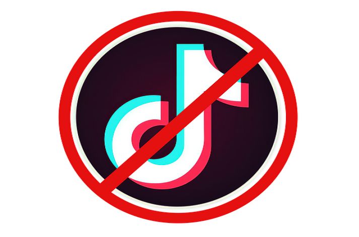 a sign that says it is not allowed to use the letter j in this image