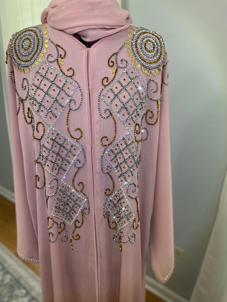 This heavily beaded abaya is made of soft and flowing material. It can be paired with heels for an effortless and sophisticated evening look. There is an optional matching shawl. Please reach out with any questions. Beaded Abaya, Pink Abaya, Flower Embroidery Designs, Flower Embroidery, Embroidery Flowers, Dress Clothes For Women, Swirl, Shawl, Embroidery Designs