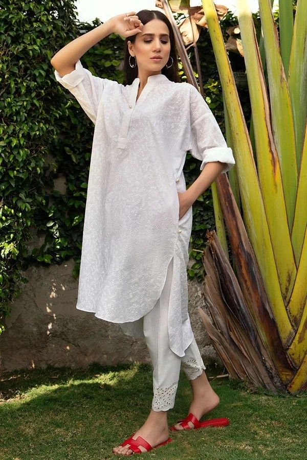 White Dress Design, White Kameez, Aesthetic White Dress, White Salwar Suit, Kurti Suit, Color Dresses, Pakistani Fashion Casual, Desi Fashion Casual, Pakistani Dresses Casual