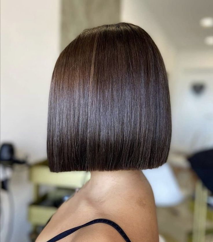 One Length Haircuts, One Length Hair, Sleek Short Hair, Classic Bob Haircut, Chin Length Haircuts, Straight Hair Cuts, Inverted Bob, Short Bob Haircuts, Penteado Cabelo Curto