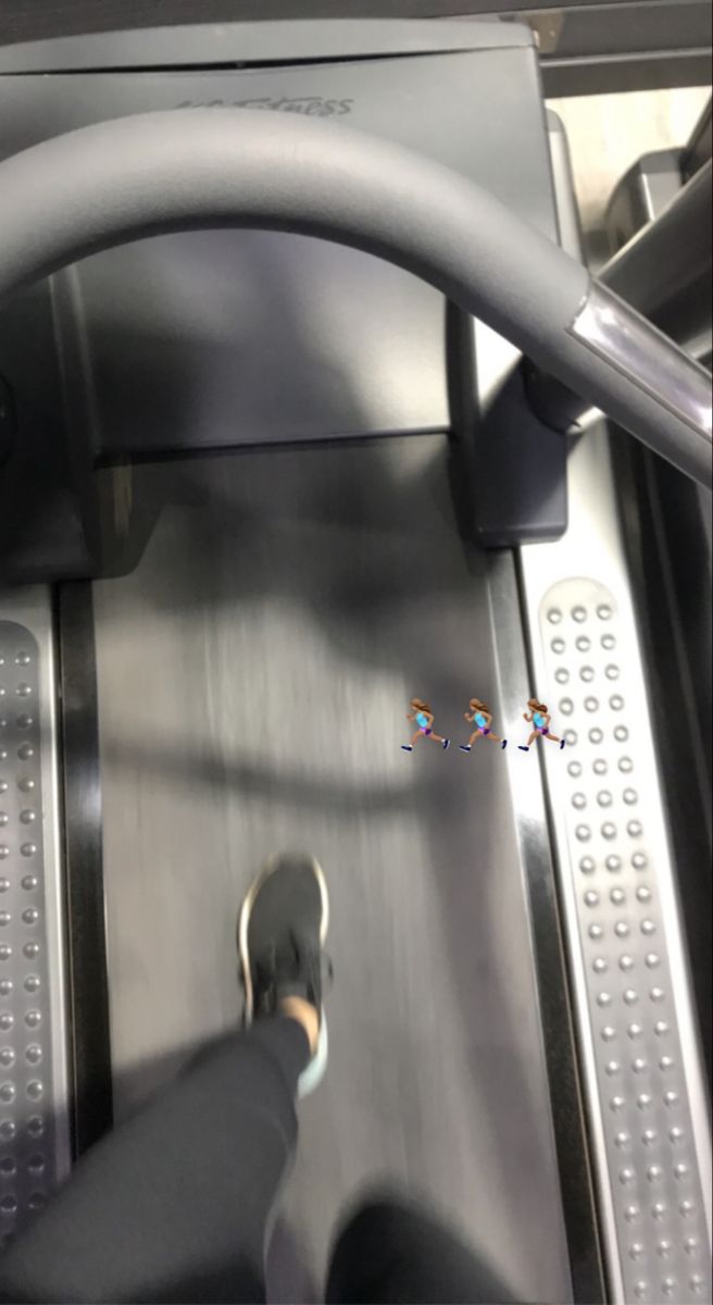 the person is standing on an exercise machine with their feet in the wheelbars