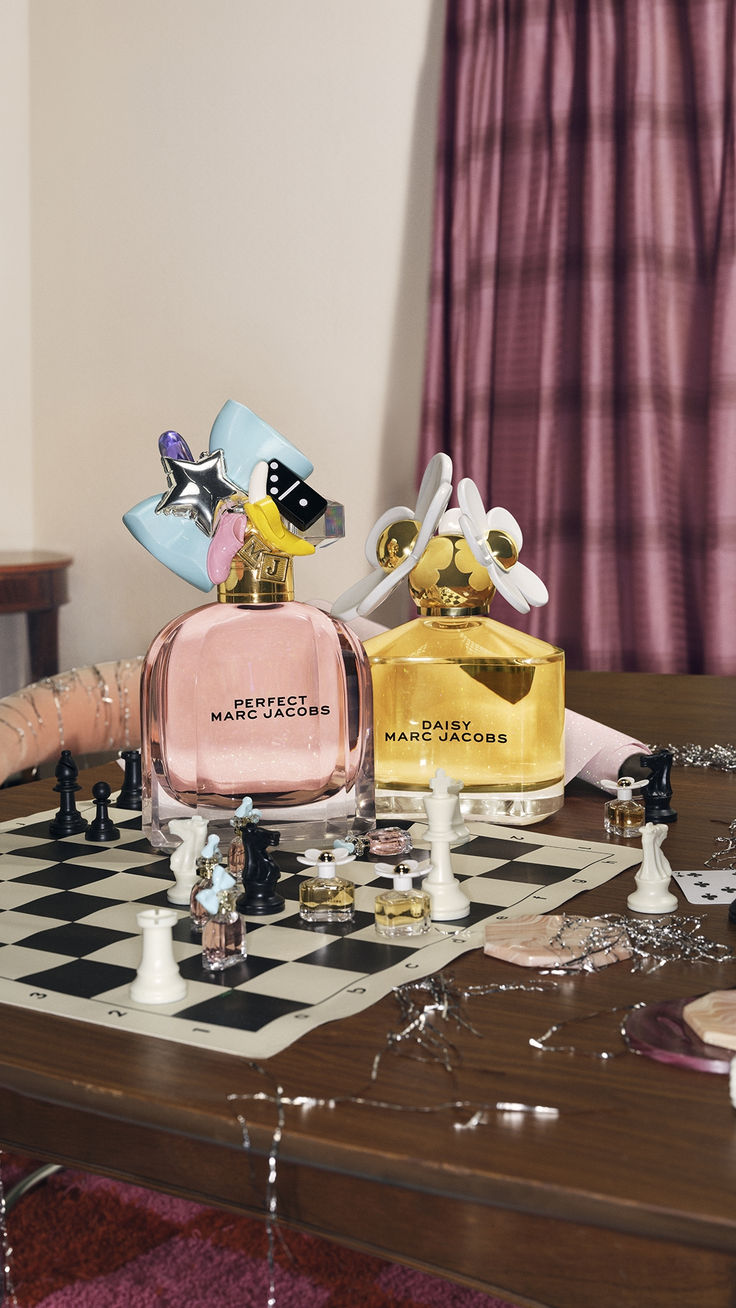 Gift the re(MARC)able. Celebrate with the gift of fragrance. #MJFragrances #MJDaisy #MJPerfect Marc Jacobs Perfume, Daisy Eau So Fresh, Marc Jacobs Daisy, Perfume Collection Fragrance, Perfume Scents, Perfume Lover, Perfume Collection, Floral Fragrance, Boots For Sale