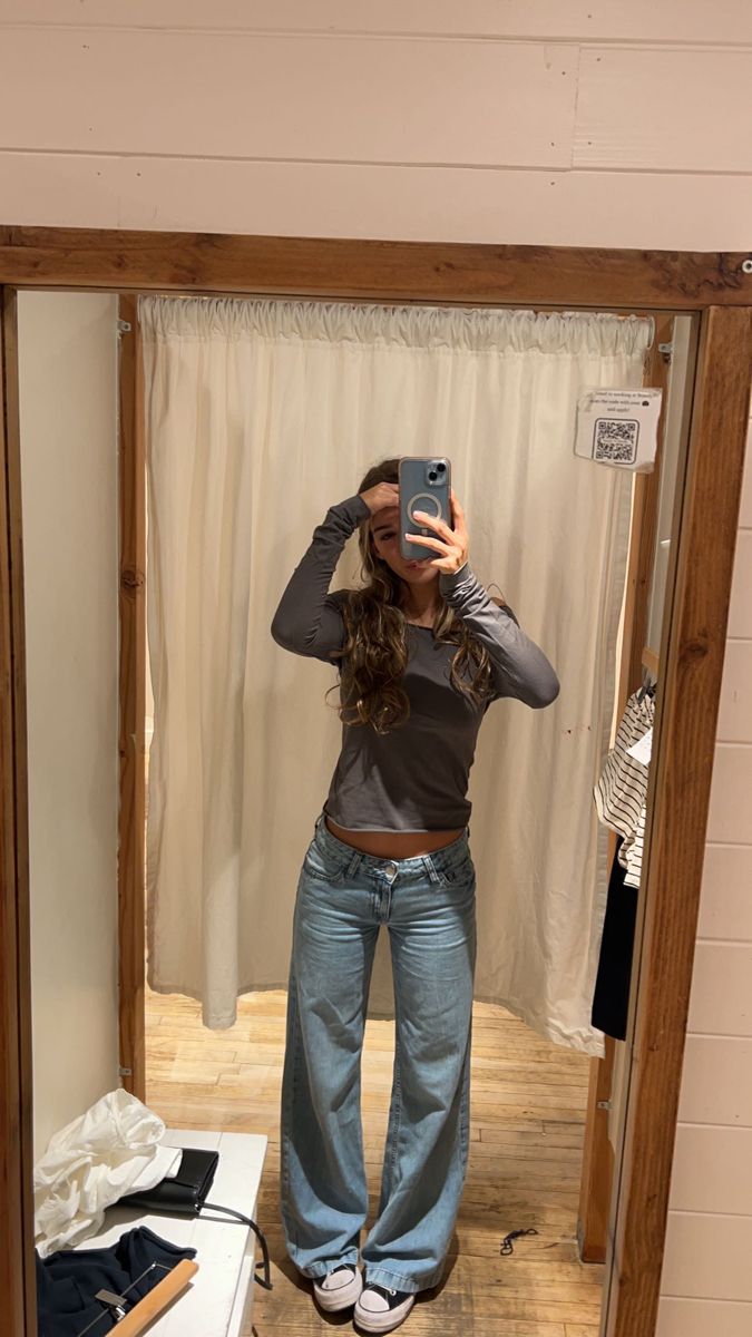 Low Rise Jeans Outfit, Brandy Melville Outfits, 00s Mode, Look Legging, Downtown Outfits, Skandinavian Fashion, 사진 촬영 포즈, Populaire Outfits, Looks Party