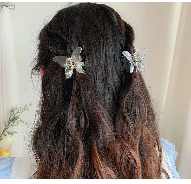 Gold Beam Butterfly Hair Claw | YesStyle Butterfly Hair Claw, Fashion Butterfly, Clip Hairstyles, Butterfly Hair Clip, Hair Stylies, Penteado Cabelo Curto, Butterfly Hair, Dream Hair, Aesthetic Hair