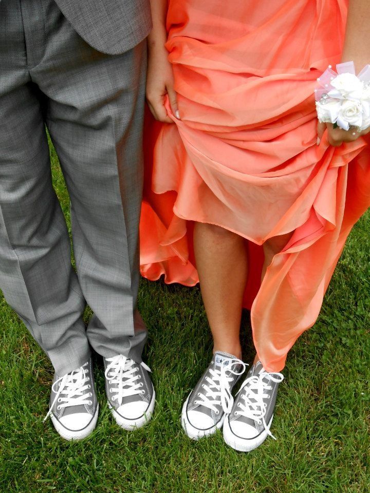 Sneaker Ball Outfit Ideas, Matching Converse, Prom Dresses Maroon, Ball Outfit Ideas, White Converse With Dress, Converse With Dress, Prom Picture Ideas, Dress With Converse, Ball Outfit