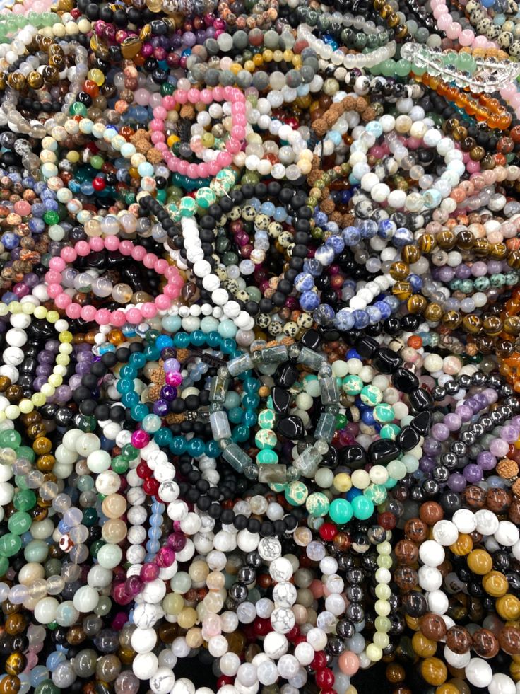 Body Jewelry Diy, Girly Bracelets, Dope Jewelry Accessories, Estilo Hippy, Crystal Bead Jewelry, Indie Jewelry, Seventh Grade, Wrist Jewelry, Jewelry Accessories Ideas