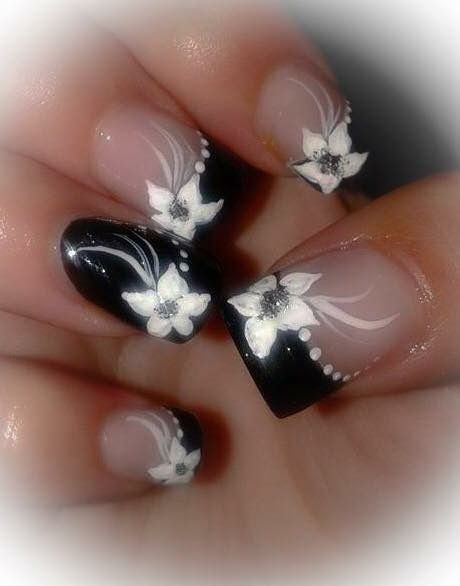 Flower Y2k Nails, Black Nail Designs Flowers, Flower Nail Designs Black, Black Nails Flower Design, Nail Inspo 2000s, Y2k Flower Nails, Purple And Black Nail Ideas, Early 2000 Nails, Black Flower Nails