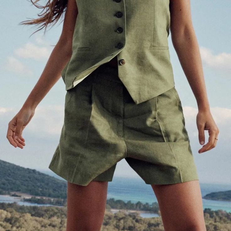 Zara High Rise Linen Blend Shorts In Khaki.....Size S. Viscose/Linen. Olive Green. Zipper Fly With Hook/Bar And Interior Button Closure. High Waisted. Belt Loops. Slanted Front Pockets. Faux Back Flap Pocket. Pleated Front. Waist Across 13.75". Front Rise 13". Hip Across 20.75". Inseam 4". Length About 15.75". New With Tag. Khaki Bermuda Bottoms For Summer, Chic Linen Bottoms With Short Inseam, Linen Bottoms With Short Inseam For Workwear, Linen Workwear Bottoms With Short Inseam, Chic Bermuda Bottoms For Spring, High-waisted Khaki Shorts For Work, Chic Bermuda Bottoms For Day Out, Khaki Short Length Summer Bottoms, Summer Khaki Shorts With Short Inseam