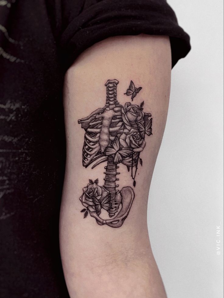 Tattoo of a skeleton torso with roses and butterflies. Black and grey, detailed, single needle / microrealism tattoo. Painter Tattoo, Monarch Tattoo, Blast Over Tattoo, Ambigram Tattoo, Blue Butterfly Tattoo, Graphic Tattoo, Skin Tattoo, Torso Tattoos, Bone Tattoos