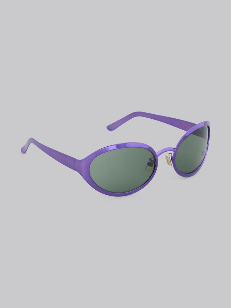 To-Sua sunglasses featuring a rounded shape in violet satin-finish metal. Temples with Marni logo. Adjustable noise pads. Green lenses. Trunk Bag, Market Bag, Sunglasses Accessories, Shoe Laces, Gifts For Him, Lenses, Violet, Women Accessories, Gifts For Her