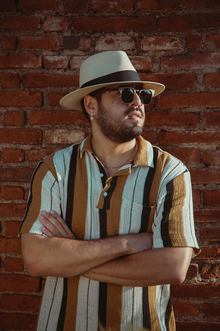 The quintessential Panama hat, a symbol of style and elegance. Once a men’s hat, this masterpiece is now for anyone looking to make a stylish statement. El Galpon's tribute to the Spanish Caribbean and Puerto Rican hat tradition is reflected in this elegant design. Crown: 10 cm (3.94 inches) Brim: 6.5 cm (2.56 inches) Color: Natural Band: Black Grosgrain Handmade in Ecuador, designed in Puerto Rico. Descripción del Producto: El sombrero de Panamá por excelencia, un símbolo de estilo y elegancia. Hat Trends, Ootd Style, Puerto Rican, Ecuador, Panama Hat, Puerto Rico, Panama, In The Heights, Elegant Design