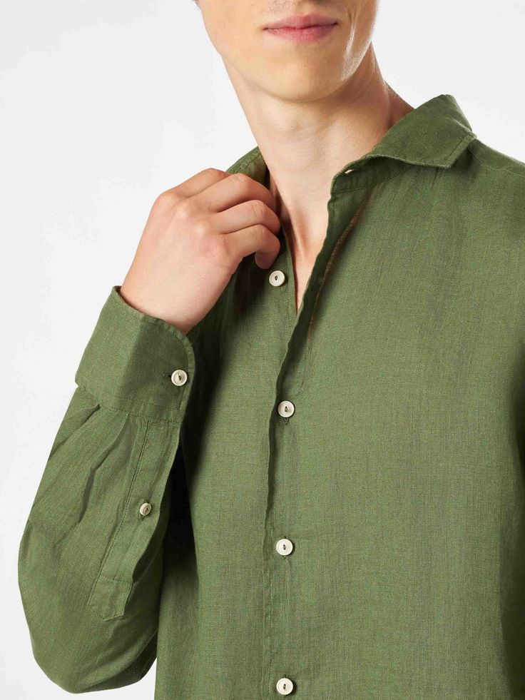 Man linen shirtMilitary green colorComfortable sizeLong sleevesClassic necklineFront closureButtoned cuffsComposition: 100% Linen Collared Olive Shirt With Button Closure, Olive Collared Shirt With Button Closure, Green Long Sleeve Shirt With Roll-up Sleeves, Green Tops With Button Cuffs And Spread Collar, Green Top With Button Cuffs And Spread Collar, Green Shirt With Button Cuffs And Spread Collar, Khaki Spread Collar Top With Button Cuffs, Green Linen Button-up Shirt, Khaki Tops With Button Cuffs And Spread Collar