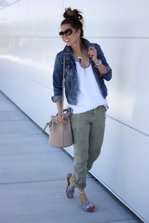 Green Pants Outfit, Mode Casual, Green Pants, Fashion Over 40, Stitch Fix Style, Summer Outfits Women, Spring Summer Outfits, Primavera Estate, Pants Outfit