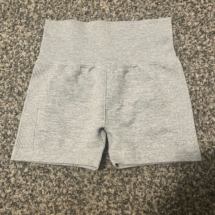 Never Worn Grey Spandex Shorts, Trendy Stretch High-waisted Shorts, Stretch Gray Athletic Shorts, Gray Shorts With Built-in Liner, Trendy Above Knee Stretch Shorts, Trendy Stretch Shorts Above Knee, Trendy Stretch Above Knee Shorts, Trendy High Waist Biker Shorts For Workout, Trendy Fitted Athletic Shorts