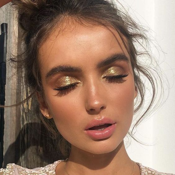 Tanielle Jai, Eyeliner Trends, Lys Makeup, Gold Eyeliner, Mekap Mata, Natural Summer Makeup, Galaxy Makeup, Smink Inspiration, Glitter Eye