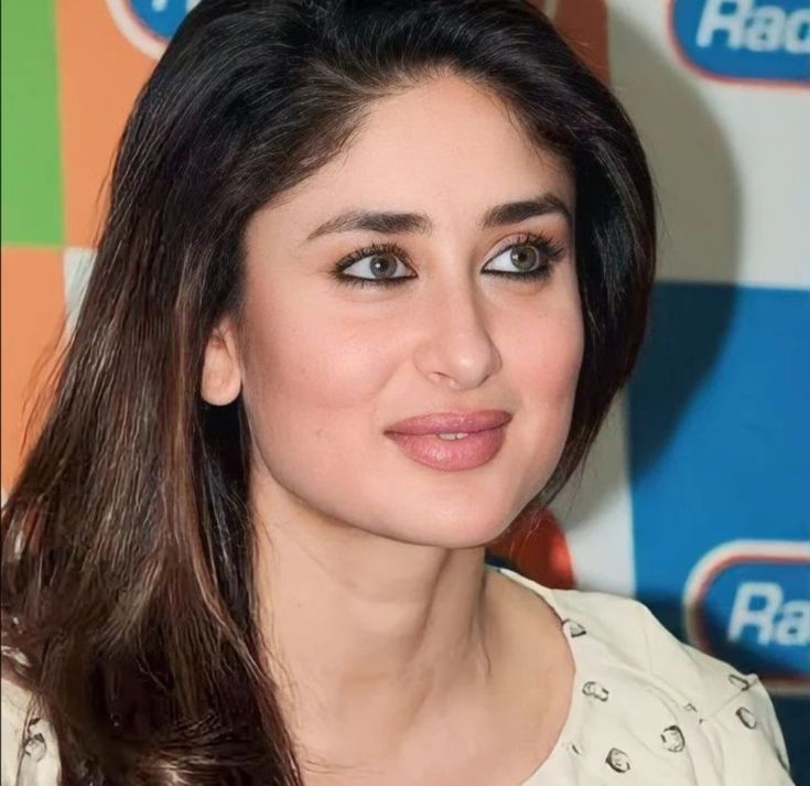 Maybelline Lipstick Shades, 90s Bollywood Fashion, Kareena Kapoor Photos, Bollywood Beautiful, Soft Eye Makeup, Celebrity Makeup Looks, Actress Images, Ethereal Makeup, Glamour Beauty