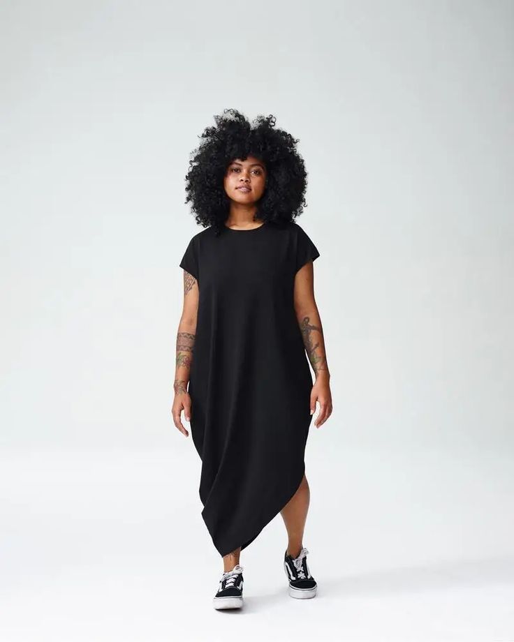 Iconic Petite Geneva Dress - Black | Universal Standard Curvy Petite Fashion Summer, Fall Fashion Petite, Curvy Petite Fashion, Gaun Fashion, Petite Fashion Tips, Universal Standard, Mode Casual, Looks Black, Black Women Fashion