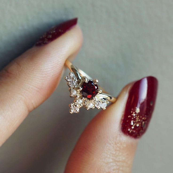 Ruby Ring Simple, Garnet Ring Gold, Antique Ruby Ring, Garnet Wedding Rings, Garnet Wedding, Garnet Engagement Ring, Red Garnet Ring, Cute Engagement Rings, Future Engagement Rings