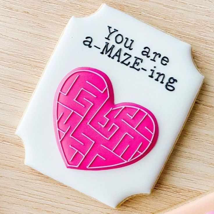 there is a cookie that has been decorated with the words you are a maze - ing