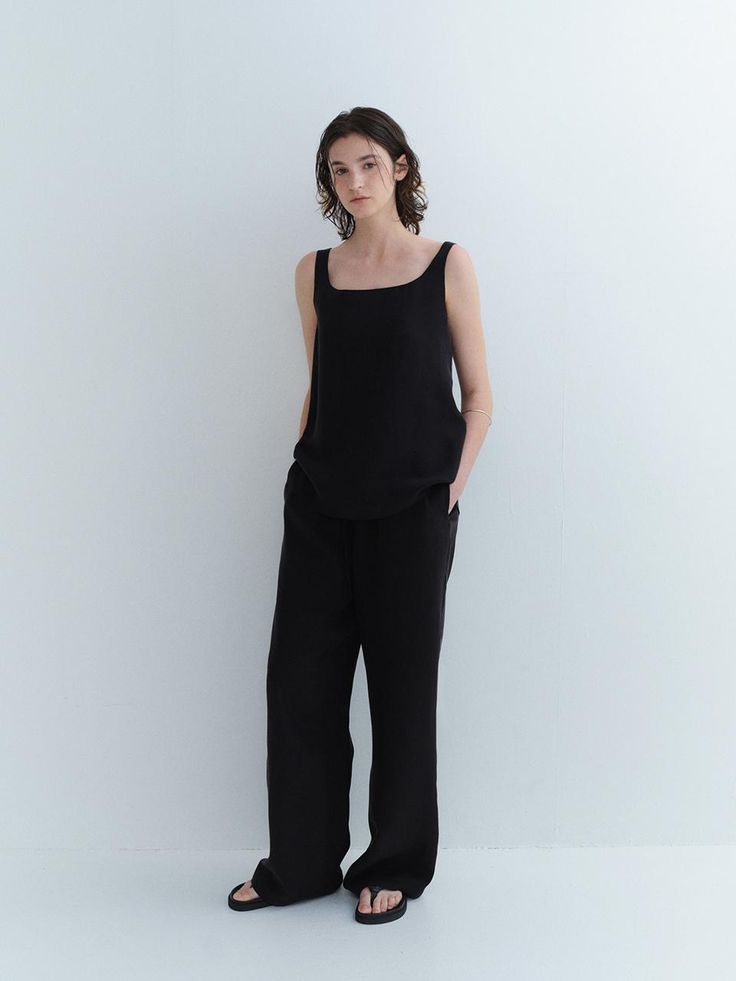 Loose-fit pants in jersey. High waist, elasticized, drawstring waistband, and wide legs.- Long- High waist- Loose fit- Wide leg Wide Leg Viscose Pants For Daywear, Relaxed Fit Viscose Wide-leg Pants, Black Viscose Wide Leg Pants, Black Wide Leg Viscose Pants, Viscose Straight Pants, Casual Black Viscose Wide Leg Pants, Chic Black Wide Leg Pants For Daywear, Relaxed Fit Straight Viscose Pants, Relaxed Fit Viscose Pants