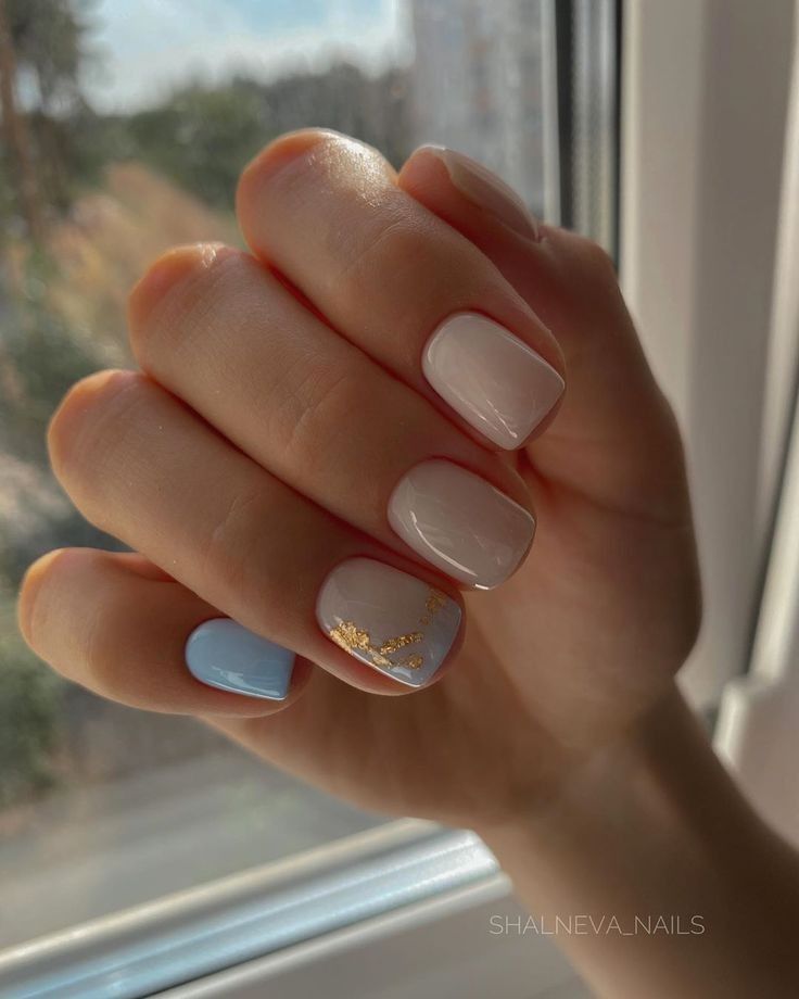 March Flowers, Nail Designs For Spring, Interesting Things To Do, April Nails, Nagellack Trends, Month Of March, Subtle Nails, Flowers Bloom, Neutral Nails