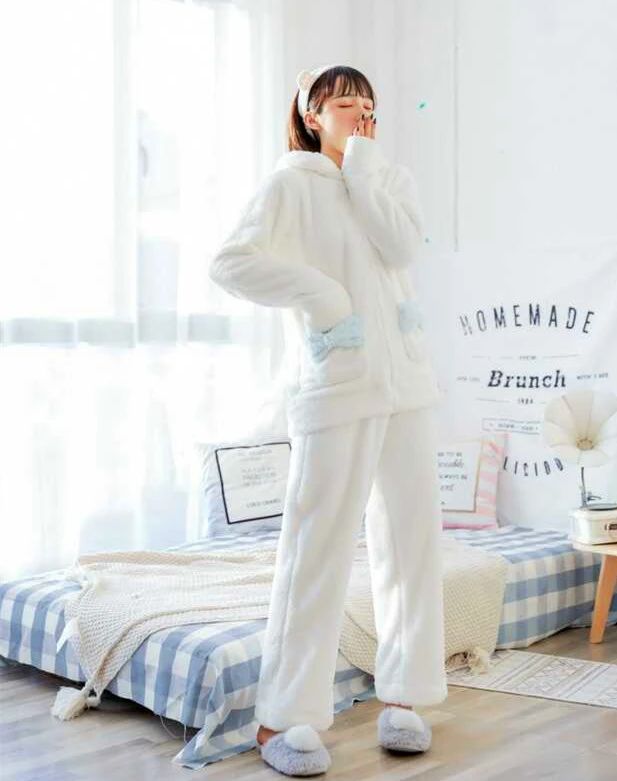 Lindo traje de casa Cinnamoroll PN0906 - Pennycrafts Cute White Sleepwear For Home, Kawaii White Sleepwear For Home, White Pajama Party Set For Winter, White Winter Pajama Party Sets, White Sets For Winter Pajama Party, White Sets For Pajama Party In Winter, Cute White Sets For Home, White Soft Comfortable Sleepwear, White Comfortable Soft Sleepwear