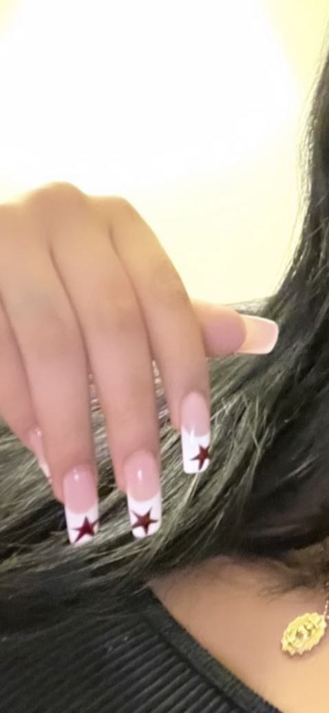 Long Acrylic Nails Stars, Acrylic Nails Ideas Stars, French Tip Nails With Design Y2k, French Tip Acrylic Nails 2000s, Star Nails Square Long, Star Tip Nails, White And Red Star Nails, Star Nails Inspo Y2k, Red Star French Tip Nails