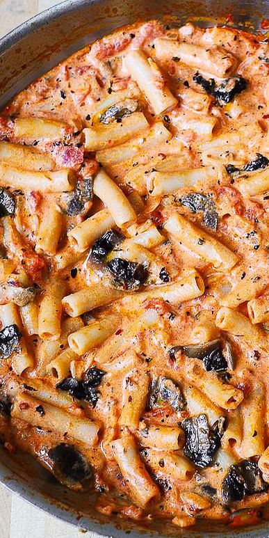 a pan filled with pasta and sauce on top of a table