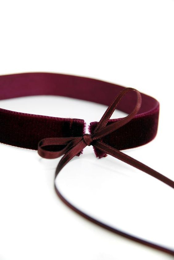 Velvet Ribbon Choker, Thick Black Choker, Diy Choker, Velvet Necklace, Velvet Choker Necklaces, Neck Details, Ribbon Choker, Pretty Jewelry Necklaces, Black Velvet Choker