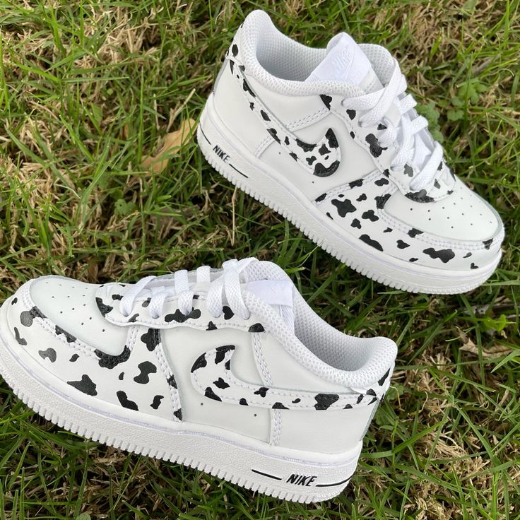 Custom Made To Order Please Note That Nike Has A New Air Force 1 Style Sneaker That Has Velcro. If I Can Not Find The Original Air Force 1 Sneakers Then You Will Receive The New Version Hand Painted With High Quality Paint Guaranteed To Not Crack Or Chip Takes 5-7 Days To Process Since I’m Hand Painting It Brand New Shoes With Box This Design Is Very Popular! Custom Nikes Women, Nike Air Force Customize, Cute Custom Shoes, Nike Custom White Sneakers With Rubber Sole, White Non-slip Leather Sneakers, White Non-slip Casual Custom Sneakers, White Custom Lace-up Sneakers, Nike Custom Sneakers, Nike Shoes Painting