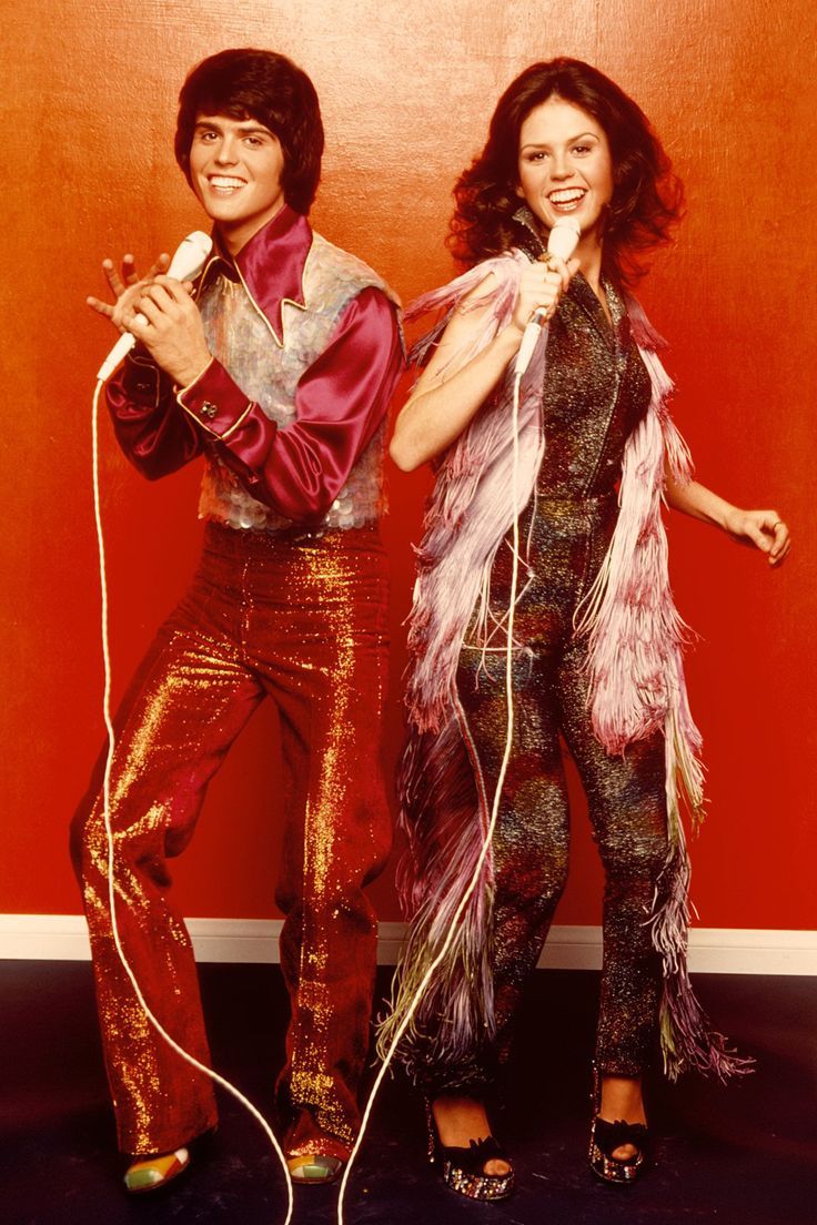 70s Fashion Donny and Marie Osmond Donny And Marie Osmond, Moda Disco, 70s Disco Outfit, 70s Fashion Disco, 1970 Fashion, Kawaii Clothes Goth, Western Outfits Men, Disco Style, Disco Fashion