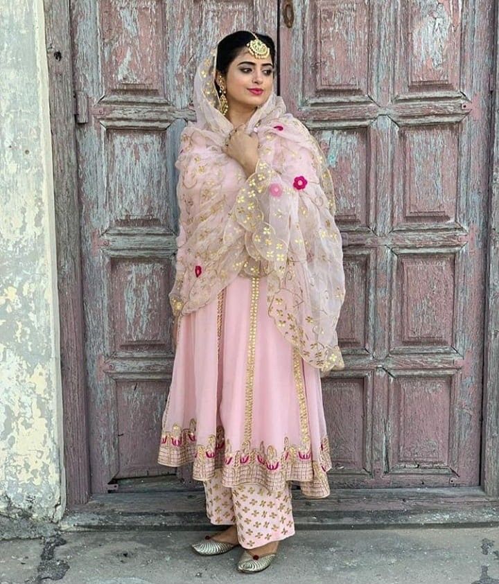 Punjabi Look, Punjabi Wedding Suit, Bridal Suits Punjabi, Punjabi Suits Designer Boutique, Embroidery Suits Punjabi, Outfits Indian, Punjabi Outfits, Indian Designer Suits, Lehenga Wedding