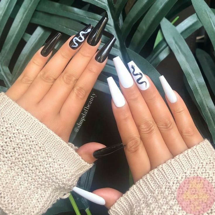 Black And White Nail, Black And White Snake, Black Acrylic Nails, Red Acrylic Nails, Edgy Nails, Goth Nails, Grunge Nails, White Snake, Long Acrylic Nails Coffin