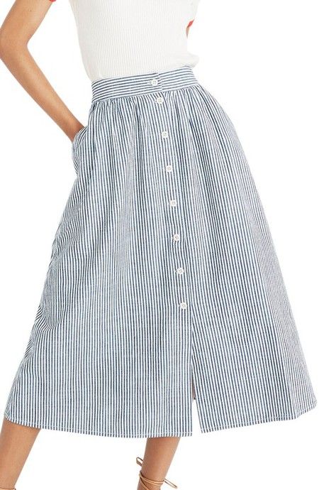 Rok A Line, Office Capsule Wardrobe, Button Front Midi Skirt, Midi Outfits, Denim Skirt Outfits, Retro Skirt, Minimalist Capsule Wardrobe, Metallic Look, Trendy Skirts