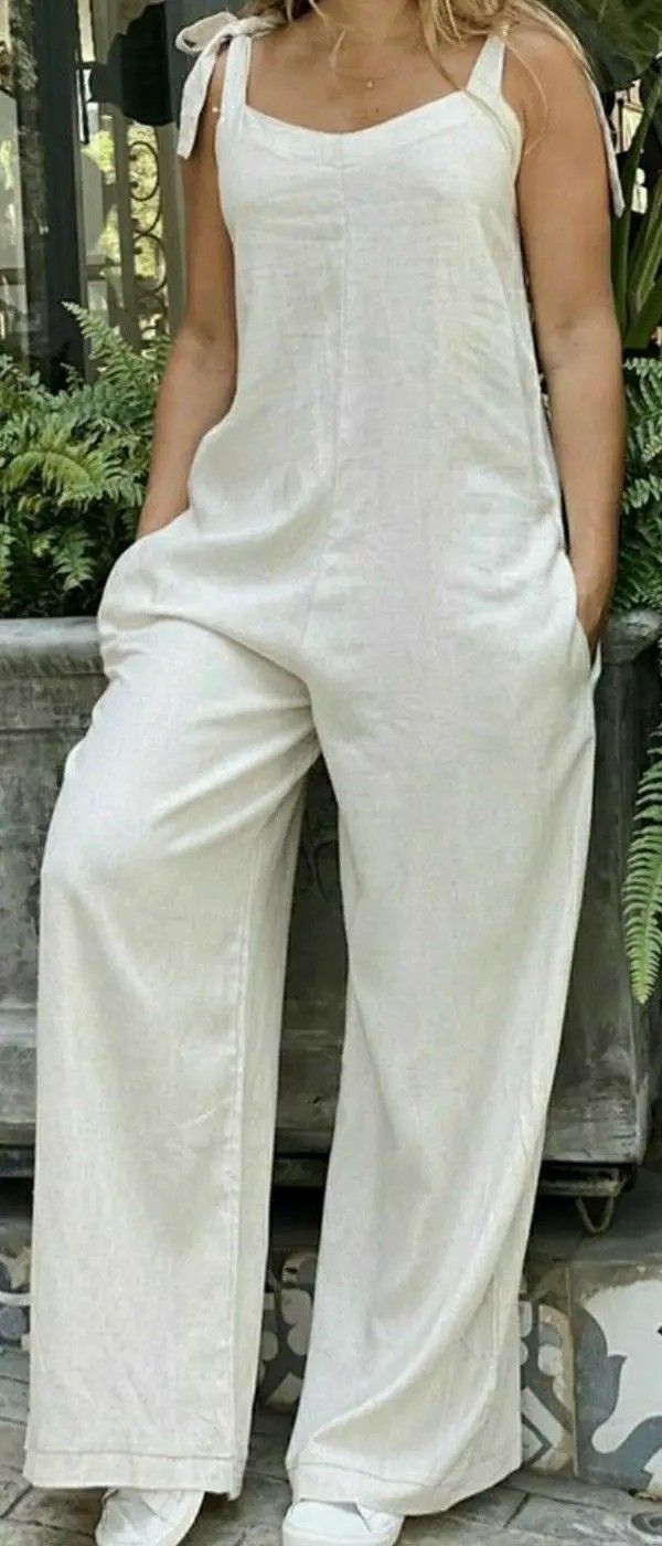 Classic Fashion Looks, Summer Outfit Accessories, Fashionista Clothes, Jumpsuit Fashion, Linen Clothes, Tulum, Classy Outfits, Fashion Pants, Jumpsuits For Women