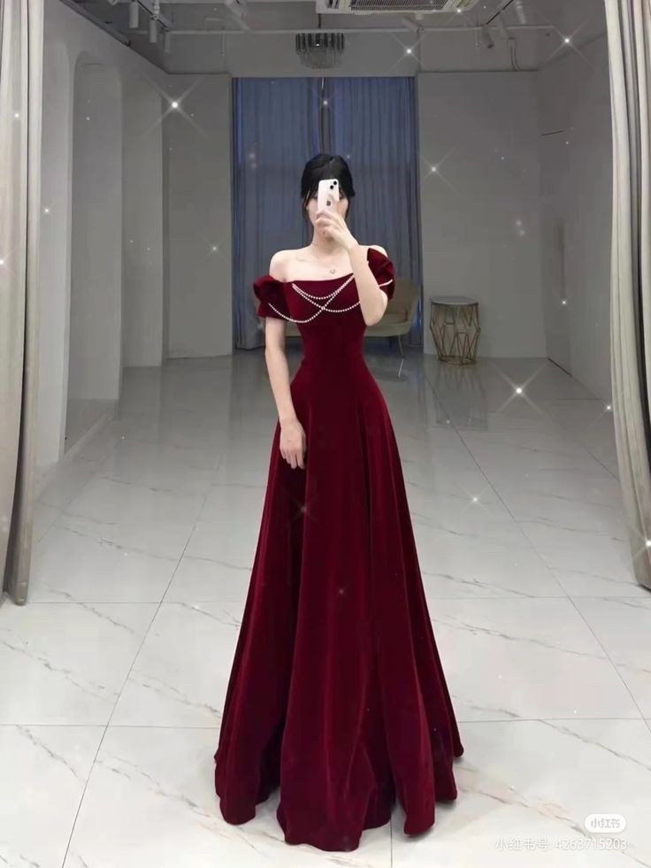 Aesthetic Prom Dress, Velvet Red Dress, Vestidos Color Vino, Gaun Koktail, Red Ball Gown, Gowns Dresses Elegant, Valentines Day Dresses, Fashion Drawing Dresses, Prom Dress Inspiration