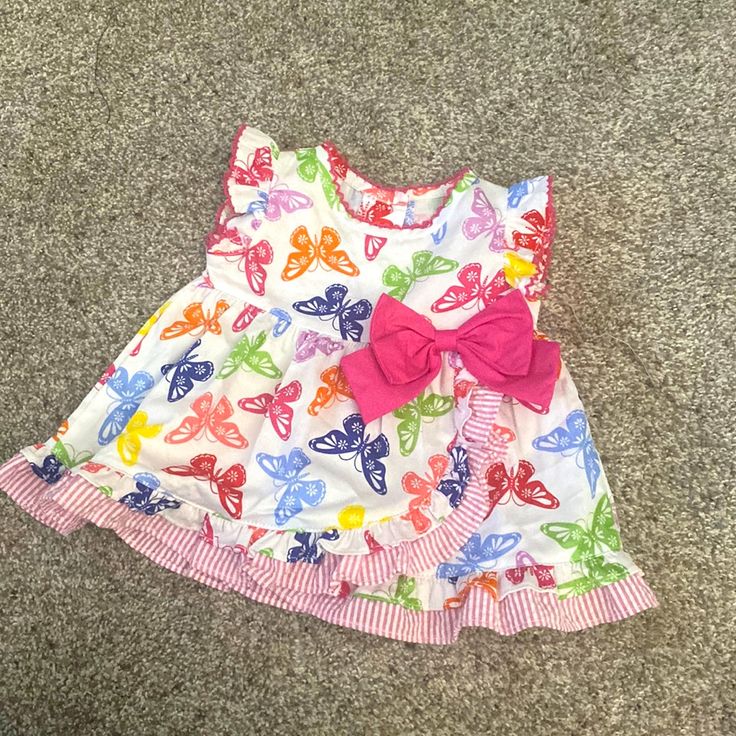 Baby Girl Dress , Only Worn Once ! Looks Brand New Like Never Worn Fun White Beach Dress, Fun White Cotton Dress, Fun White Play Dresses, Fun White Play Dress, Cute White Dresses For Playwear, Cute White Dress For Playtime, Fun White Dress For Dress-up Occasion, Fun White Dress For Playdate, Fun White Playwear Dress