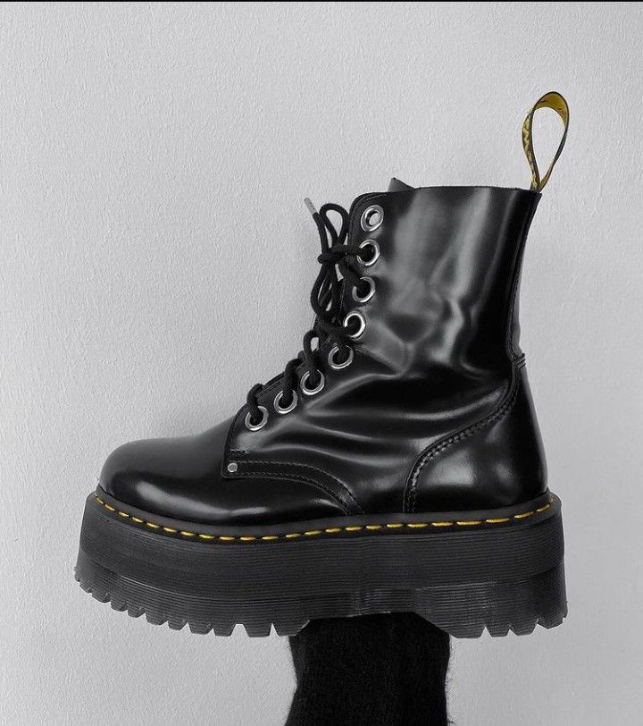 Aesthetic Combat Boots, Plateform Shoes, Botas Grunge, Dr Martens Jadon Max, Jadon Max, Dr Martens Jadon, Fancy Shoes, Shoe Inspiration, Aesthetic Shoes