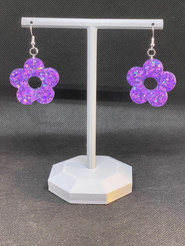 Medium flower shaped earrings made with purple epoxy resin and chunky glitter inlays *please understand that no item I sell is perfect - the fun of the jewelry is in the imperfections* Purple Glitter Earrings For Gift, Purple Glitter Jewelry Gift, Purple Glitter Jewelry For Gifts, Cute Purple Resin Jewelry, Flower Shape, Jewelry Earrings Studs, Epoxy Resin, Halloween Shopping, Lilac