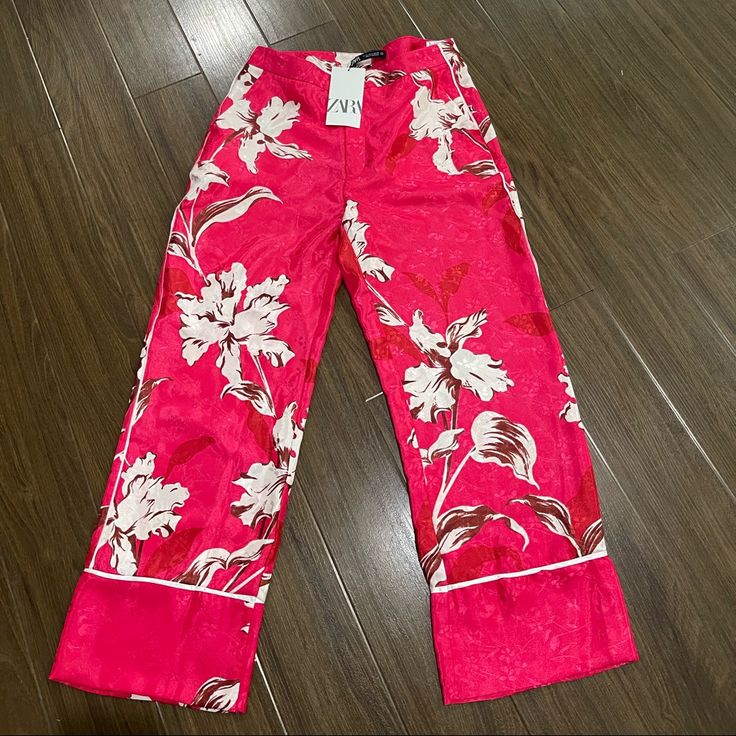 Zara Pink Floral Bloggers Pants Pink Straight Pants For Loungewear, Summer Pink Wide Leg Pants, Pink Wide Leg Pants For Summer, Pink Wide Leg Pants For Spring Loungewear, Pink High Waist Sets For Summer, Pink Floral Print Pants For Summer, Pink High Waist Summer Sets, Pink Trousers For Pajama Party, Pink Long Pants For Pajama Party